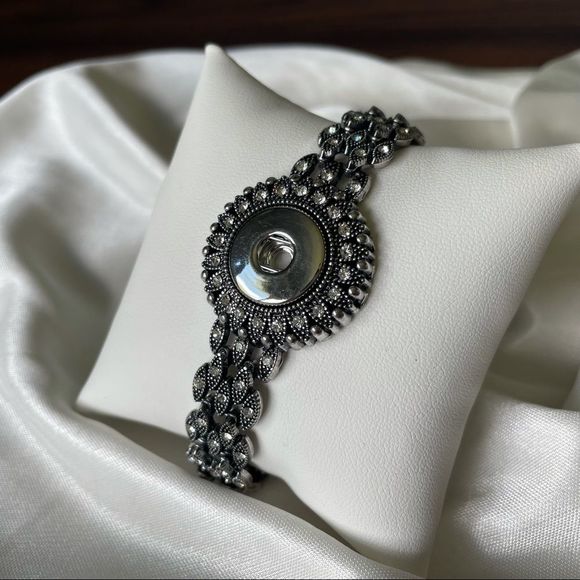 Jewelry - Snap bracelet